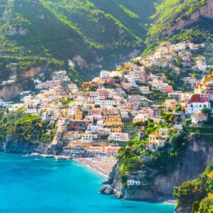 PLAZH 🏖️ KAPRI – AMALFI – POSITANO – SORRENTO ✈️ Nisje: • 21 Maj • 11, 18, 25, Qershor • 2, 9, 16, 23, 30, Korrik • 6, 13, 20, 27, Gusht